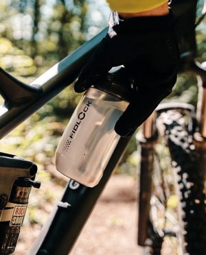 ANFORA FIDLOCK TWIST 450 ML CON BASE  TRANSPARENTE